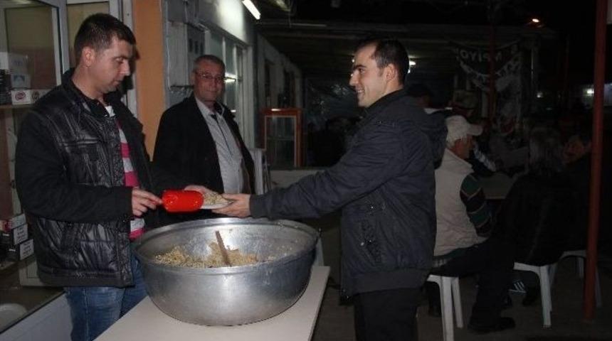 Avladıkları Tavşanlarla Hayır Pilavı Yaptılar