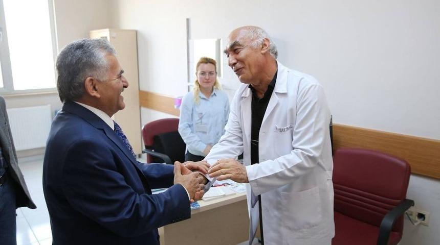 Başkan B&uuml;y&uuml;kkılı&ccedil; Mimarsinan Semt Polikliniğini Ziyaret Etti