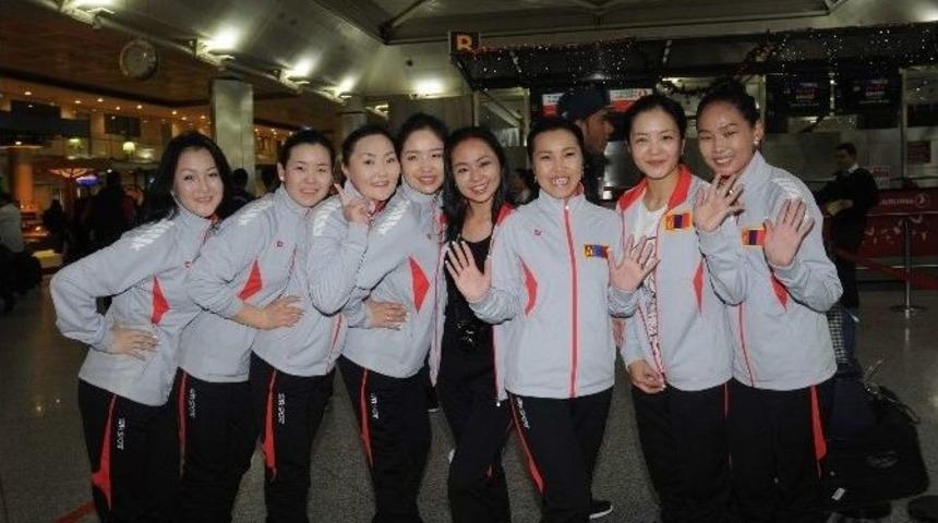 Moğollar, Danslarıyla Havalimanını Coşturdu