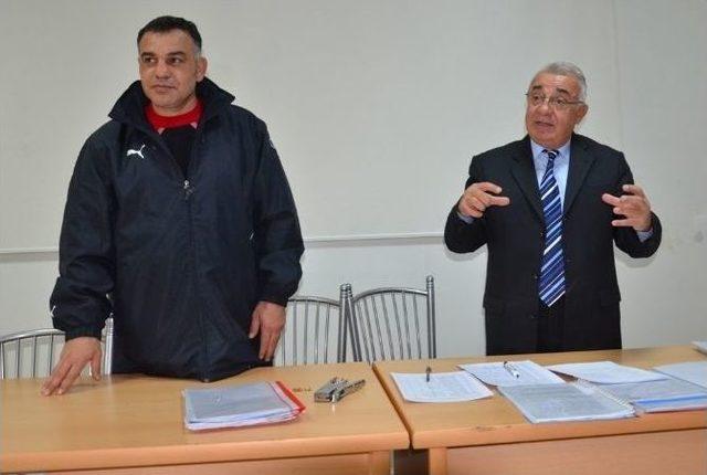 Adana’da Boks Aday Hakem Kursu Başladı