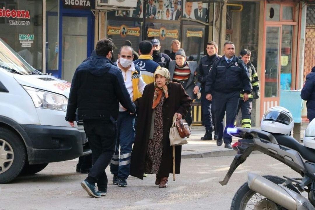 Genelkurmay Başkanı Hulisi Akar&rsquo;ın Ziyaret Ettiği Valilik Yakınına Roket D&uuml;şt&uuml;