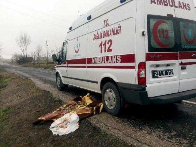 Hasta Eşine Gelen Ambulansin Altinda Kalarak Öldü