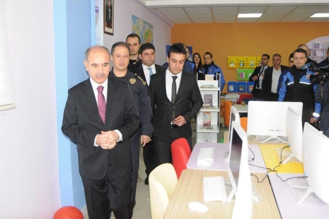 Şırnak&rsquo;ta Şehit Polis Adına K&uuml;t&uuml;phane A&ccedil;ıldı