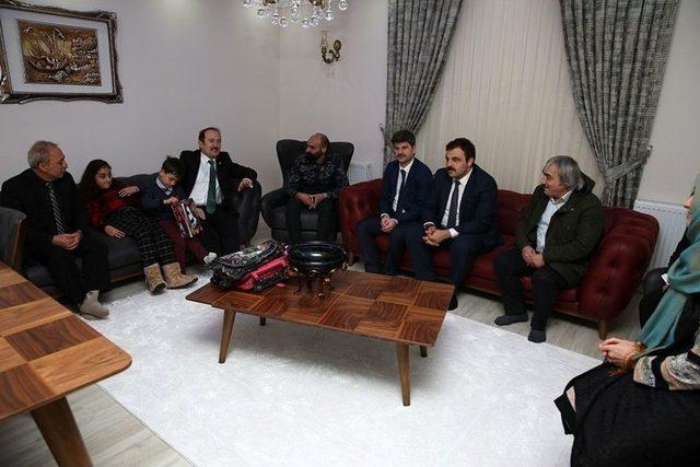 Vali Pehlivan &lsquo;evimdesin &Ouml;ğretmenim Projesi&rsquo; Kapsamında Aile Ziyaretleri Yaptı 1