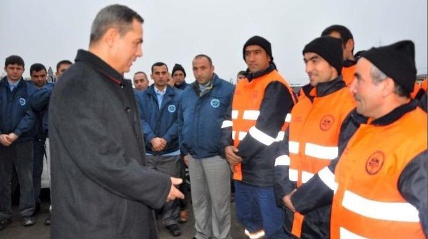 Başkan Uysal Temizlik İş&ccedil;ilerini Ziyaret Etti