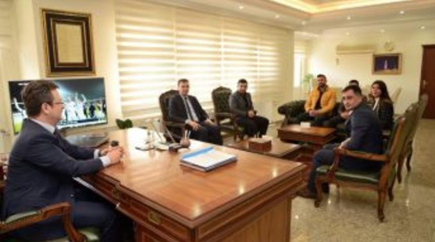 Ak Parti Gen&ccedil;lik Kollarından Vali &Uuml;nl&uuml;&rsquo;ye Ziyaret