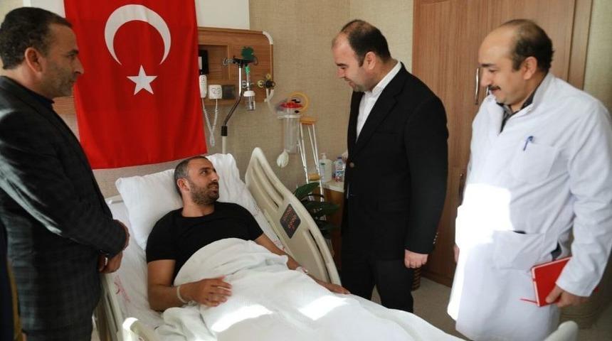 Başkan Nihat &Ccedil;ift&ccedil;i, Tedavi G&ouml;ren Afrin Gazisini Ziyaret Etti