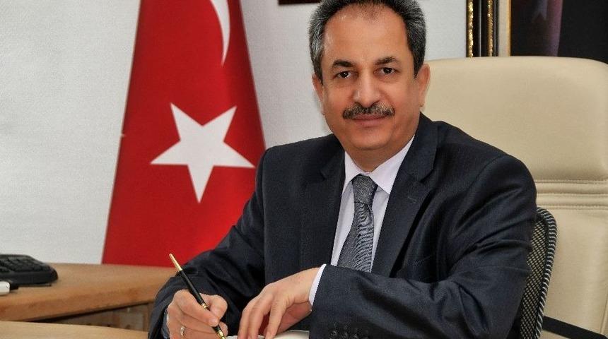 Akşehir Belediyesinden Zeytin Dalı Operasyonuna T&uuml;rk Bayraklı Destek