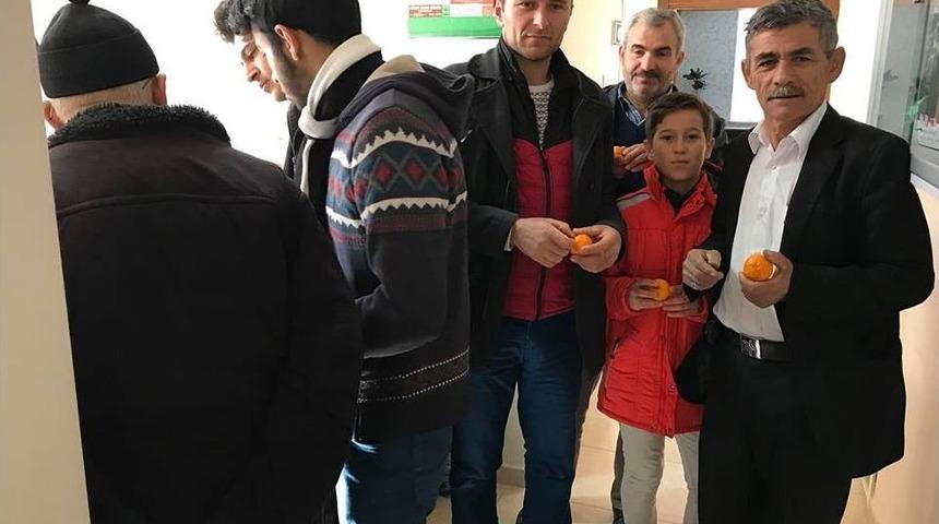 &Ccedil;ift&ccedil;iler &Ccedil;ayını İ&ccedil;ip Meyvesini Yerken, Memurlar İşlerini Halletti