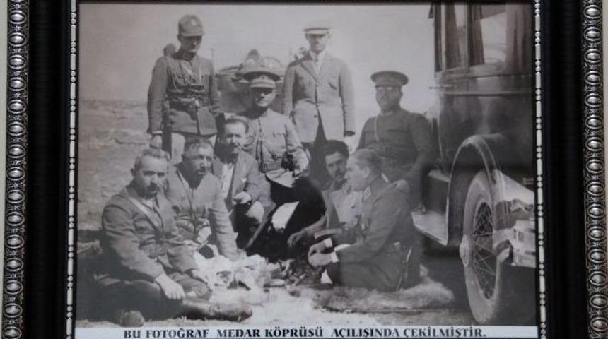 85 Yıllık Atat&uuml;rk Fotoğrafını Hediye Etti