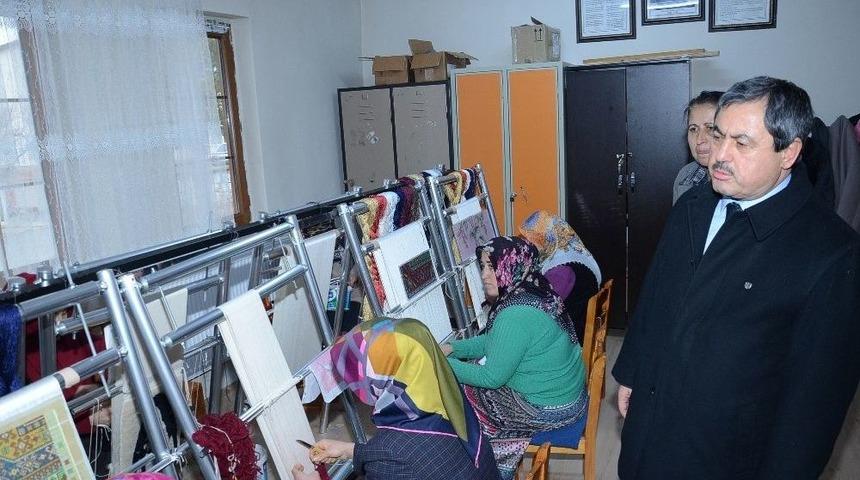 İpek Halıcılık Kursuna Yoğun İlgi