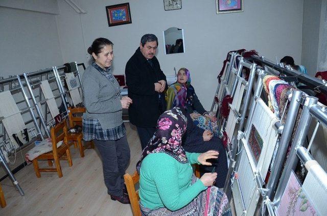 İpek Halıcılık Kursuna Yoğun İlgi