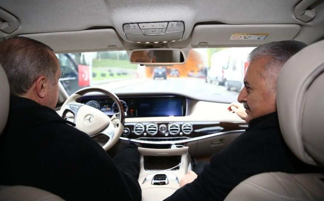 Cumhurbaşkanı Erdoğan, A&ccedil;ılışını Yaptığı T&uuml;nelde Otomobil Kullandı