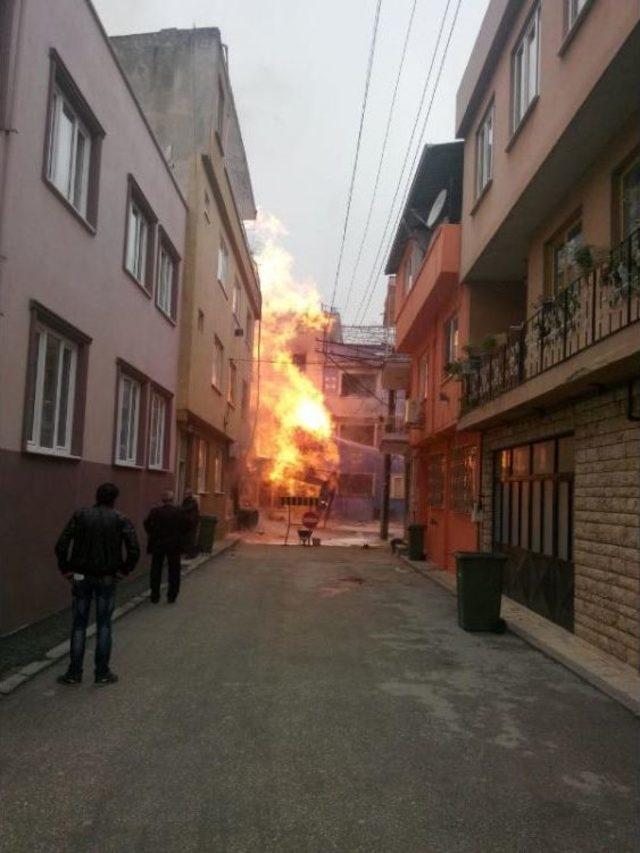 Bursa'da Doğalgaz Borusu Patladi, Alevler Metrelerce Yükseldi