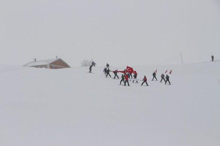 Türk Bayrakları Ve Afrin Pankartı İle Kayak G5
