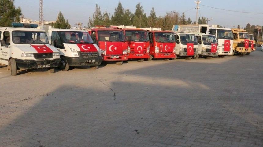 Ak&ccedil;akale Belediyesinden Mehmet&ccedil;ik&rsquo;e Bayraklı Destek