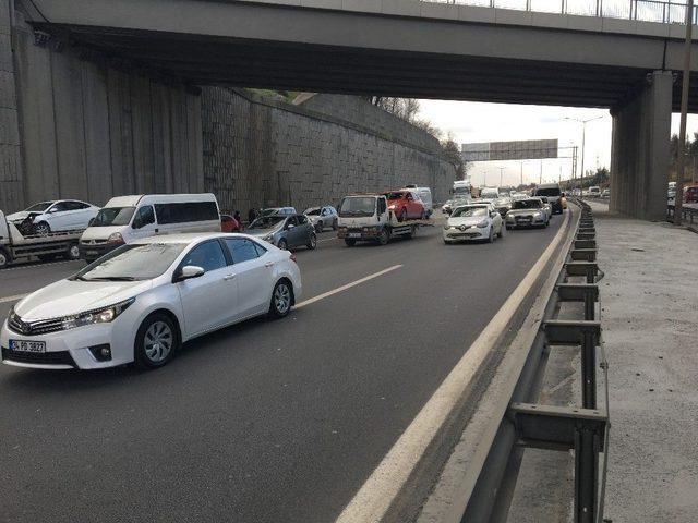 Tem’de Meydana Gelen Zincirleme Kazada Babaanne Ve Torunu Yaralandı