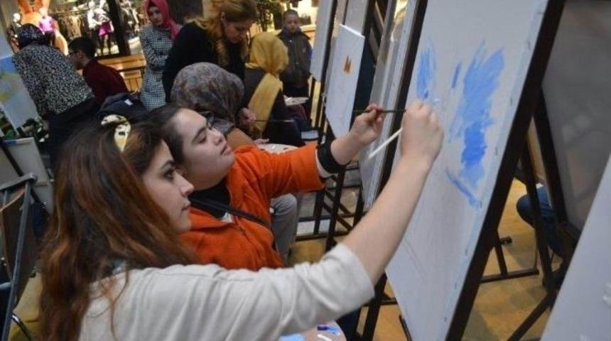 Engelliler G&uuml;n&uuml; Etkinliklerinin Adresi Piazza Oldu