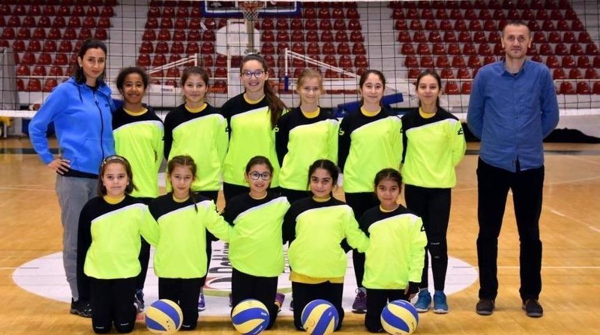 Aliağa Demirspor Mini Voleybol Ligine Hızlı Başladı