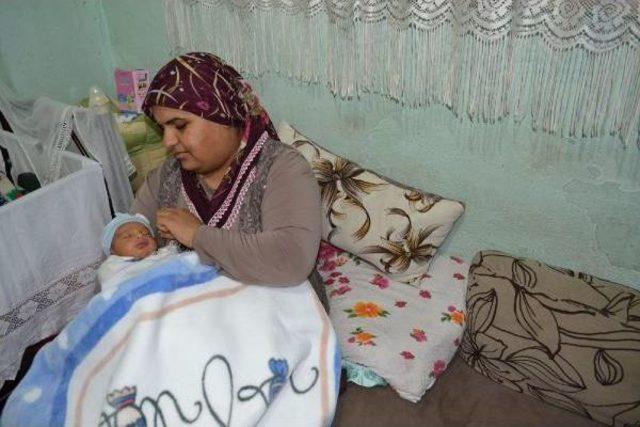 Suriyeli &Ccedil;iftin Bebeğine  recep Tayyip Erdoğan  Adi 1