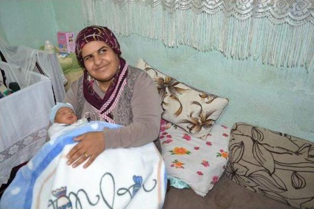 Suriyeli &Ccedil;iftin Bebeğine  recep Tayyip Erdoğan  Adi 2