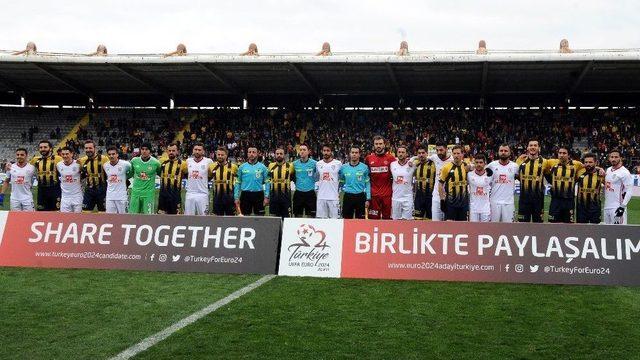 Ankaragücü Taraftarından Afrin’deki Mehmetçiğe Bayraklı Selam