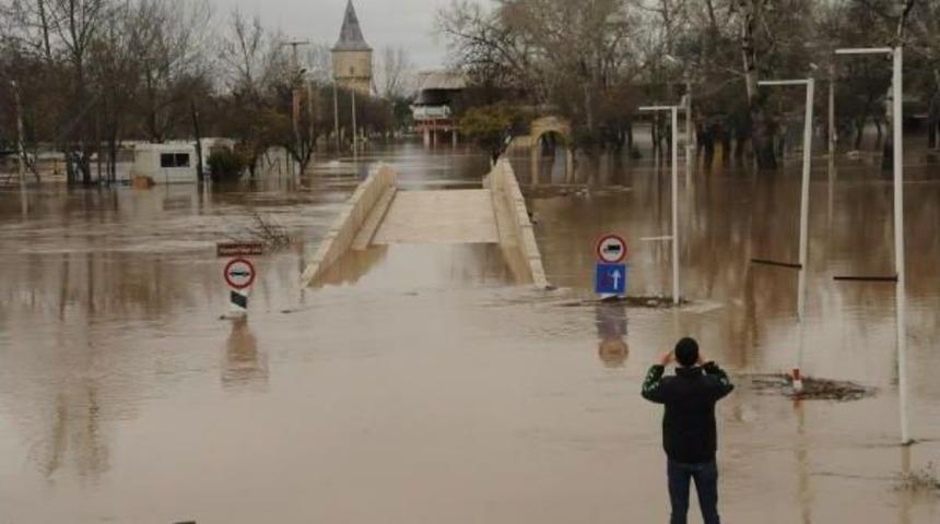 Tunca Ve Meri&ccedil; Nehri Taşti, Ekili Alanlar Ve &Ccedil;ay Bah&ccedil;eleri Su Altinda (2)
