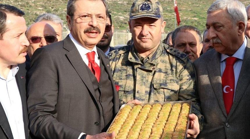 Sınırdaki Askerlere Baklava Dopingi