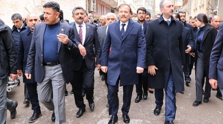 Başbakan Yardımcısı Hakan &Ccedil;avuşoğlu, Roketin D&uuml;şt&uuml;ğ&uuml; B&ouml;lgede