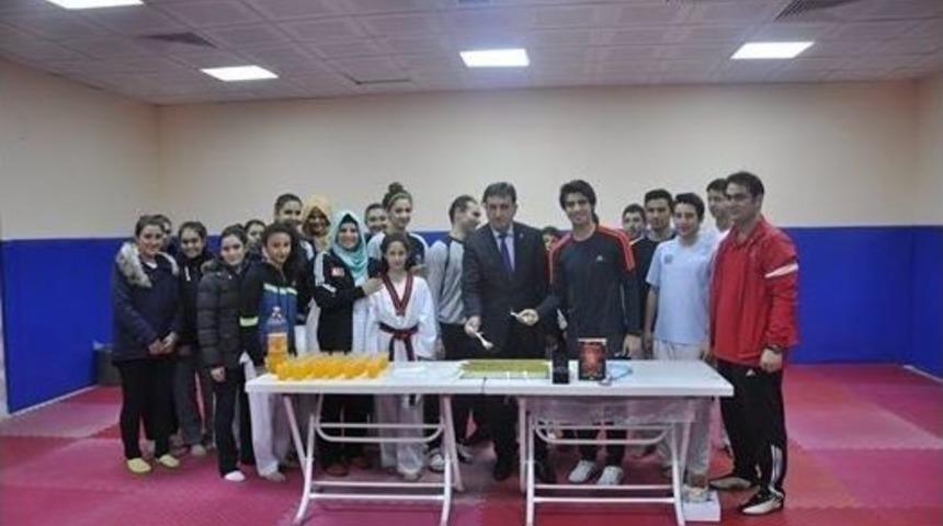 Eskici&rsquo;den Taekwando Avrupa Şampiyonu Yunus Emre Sayan&rsquo;a Ziyaret