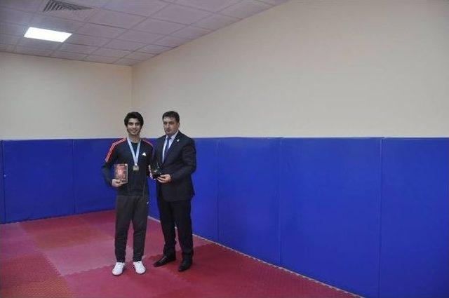 Eskici&rsquo;den Taekwando Avrupa Şampiyonu Yunus Emre Sayan&rsquo;a Ziyaret 1