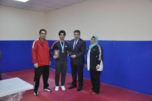 Eskici&rsquo;den Taekwando Avrupa Şampiyonu Yunus Emre Sayan&rsquo;a Ziyaret 2