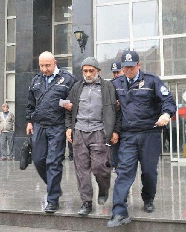 Atat&uuml;rk B&uuml;st&uuml;ne Balyozla Saldirdi 2