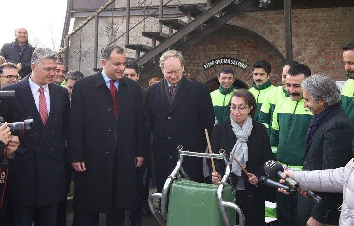 Çöpteki Kitaplarla Kurulan Kütüphaneye Ab Türkiye Delegasyonu Başkanı Berger’den Bağış G2