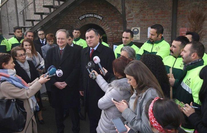 Çöpteki Kitaplarla Kurulan Kütüphaneye Ab Türkiye Delegasyonu Başkanı Berger’den Bağış G3