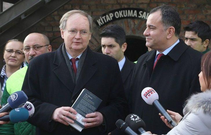 Çöpteki Kitaplarla Kurulan Kütüphaneye Ab Türkiye Delegasyonu Başkanı Berger’den Bağış G4