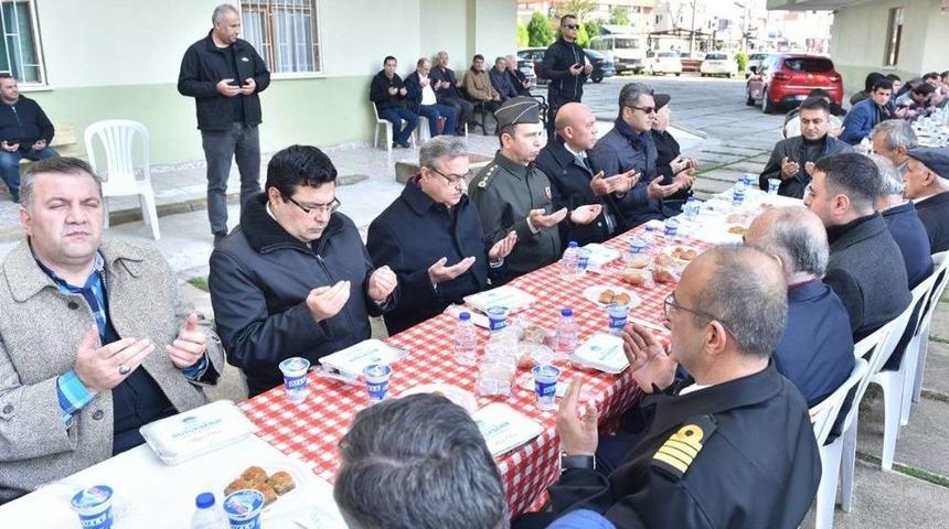 Vali Su, Şehit Y&uuml;zbaşı &Ccedil;iga İ&ccedil;in Okutulan Mevlide Katıldı