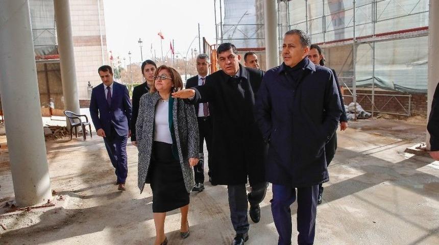 Vali Yerlikaya Ve Başkan Şahin Şehitkamil Sanat Merkezini Gezdi