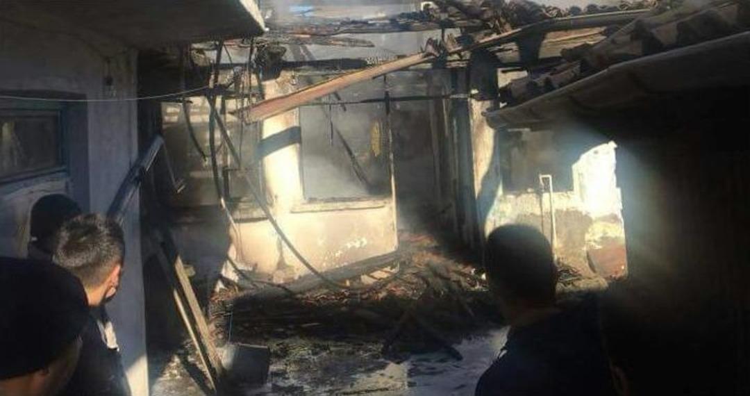 Afgan Ailenin Yaşadığı Ev Yangında K&uuml;l Oldu