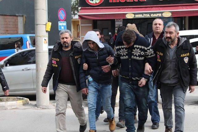 Oto Hırsızlığı Ş&uuml;phelisi 6 Kişi Adliyede 1