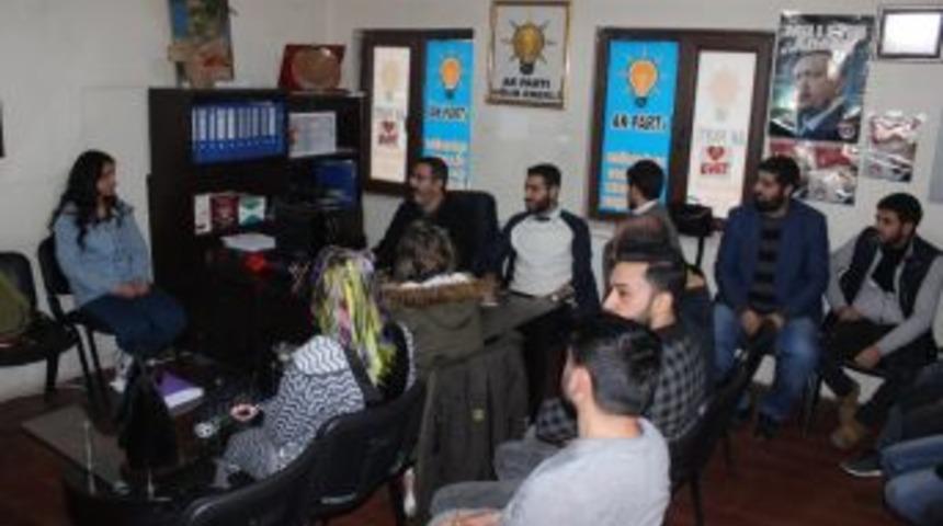 Gezer, Ak Parti Gençlik Kolları Toplantısında Gençlerle Bir Araya Geldi