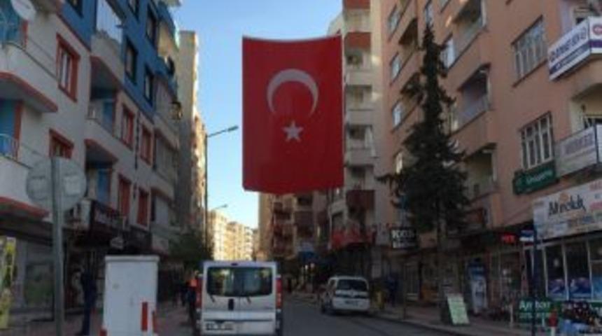 Siirtlilerden Zeytin Dalı Harekatına Bayraklı Destek