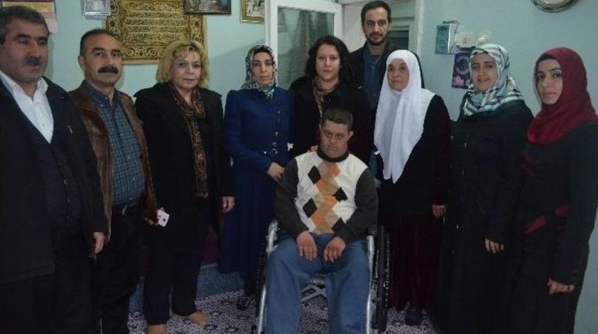 Ak Parti&rsquo;den Engellilere Tekerlekli Sandalye