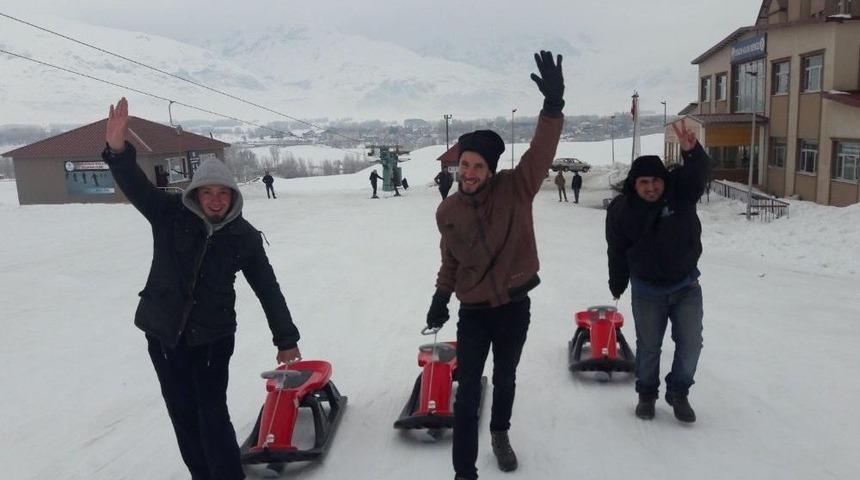 &Ouml;zel &Ccedil;ocuklar Ovacık&rsquo;ta Kayakla Tanıştı