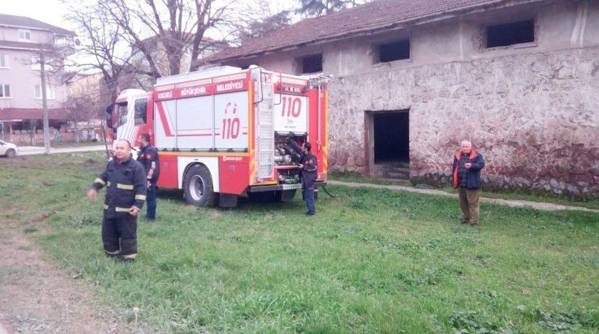 Boş Depoda &Ccedil;ıkan İtfaiye Ekipleri Tarafından S&ouml;nd&uuml;r&uuml;ld&uuml;
