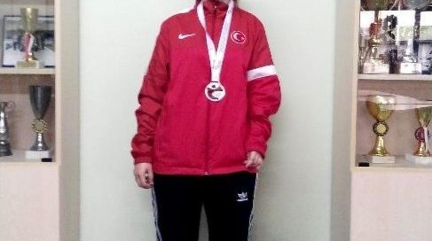 Aibü Öğrencisi Avrupa Şampiyonası’ndan Madalyayla Döndü