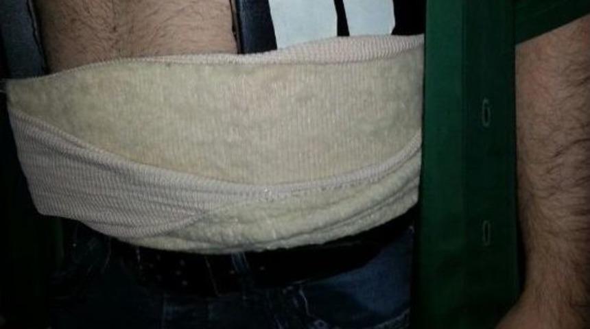 İranlı Şahsın Bel Korsesinde Uyuşturucu &Ccedil;ıktı