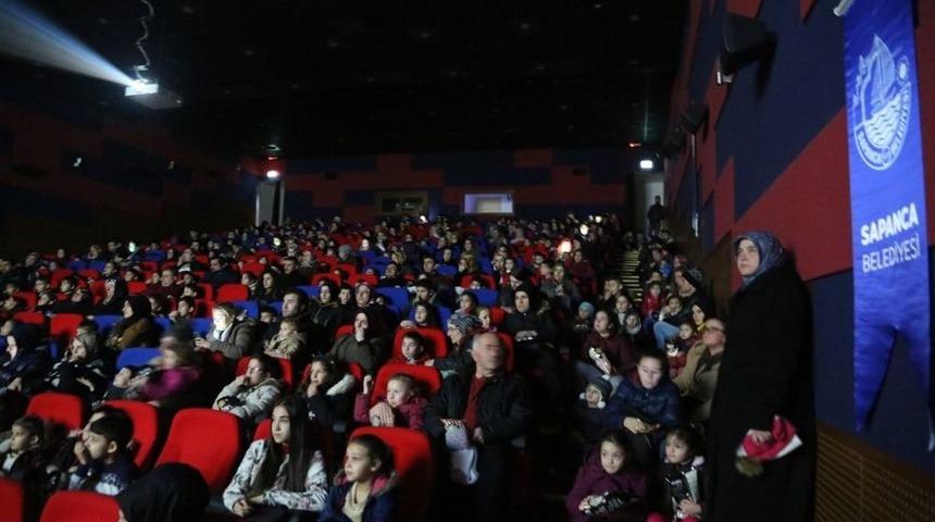 Sapancalı &Ccedil;ocuklara Sinema Etkinliği D&uuml;zenlendi