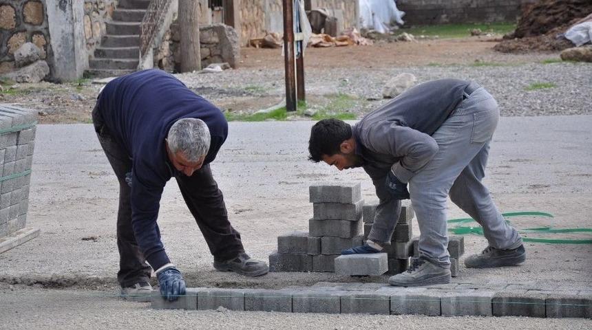 Batman&rsquo;da 329 Bin Metrekare Parke Taşı D&ouml;şendi