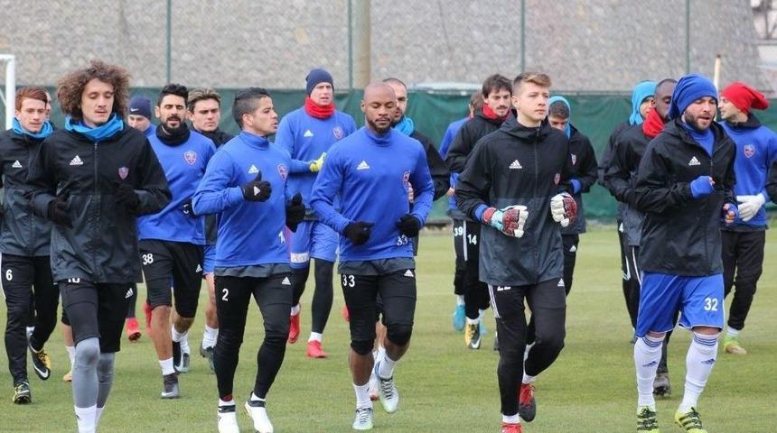 Karab&uuml;kspor, Başakşehir Hazırlıklarını Tamamladı